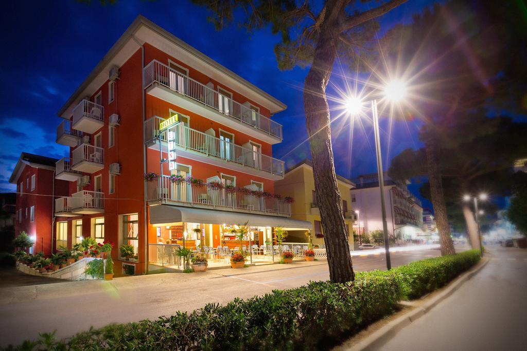 Hotel Etna Caorle Exterior photo