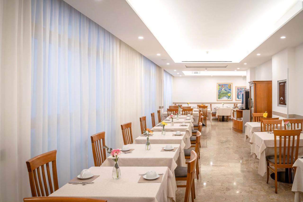 Hotel Etna Caorle Exterior photo