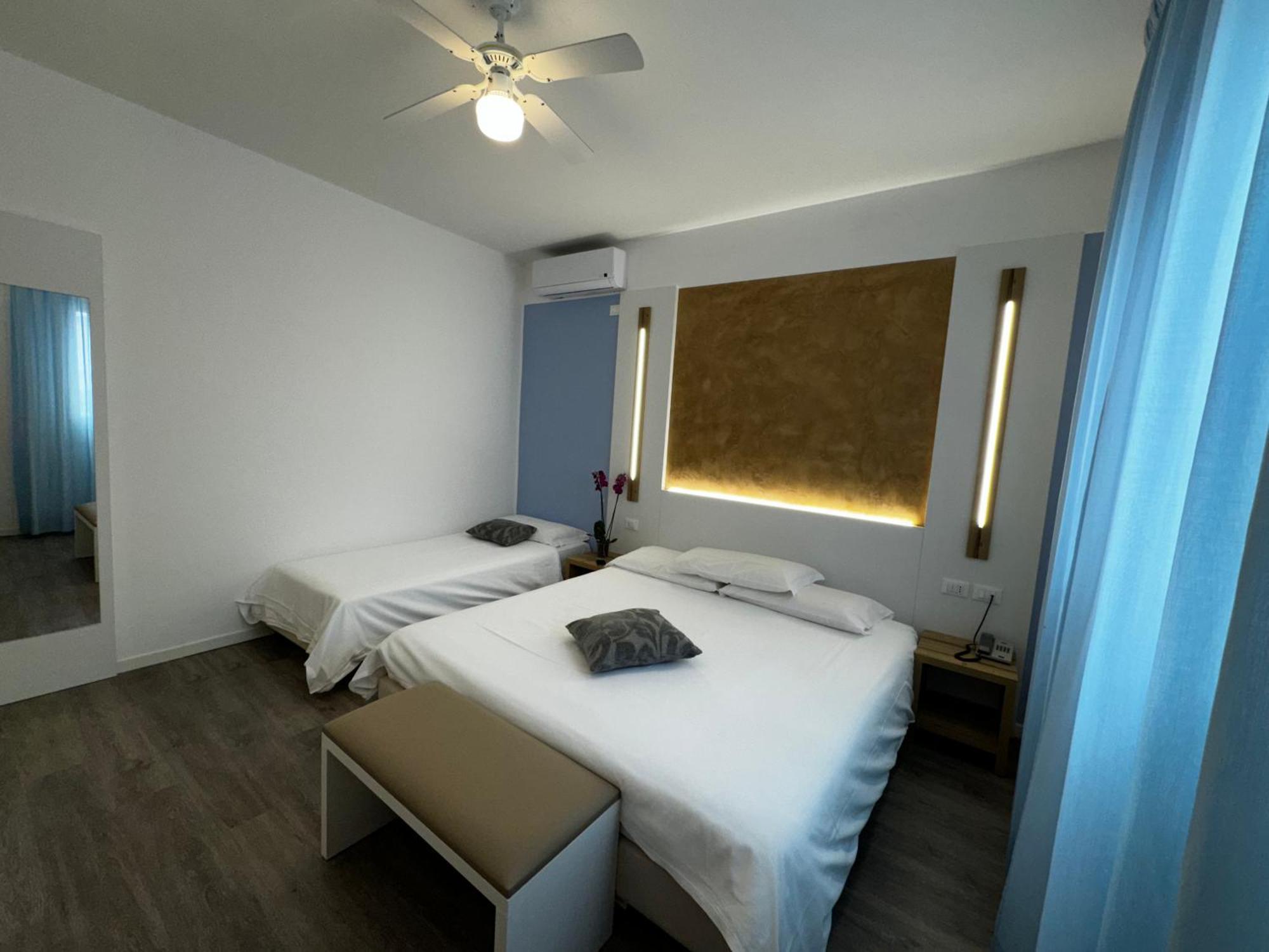 Hotel Etna Caorle Exterior photo
