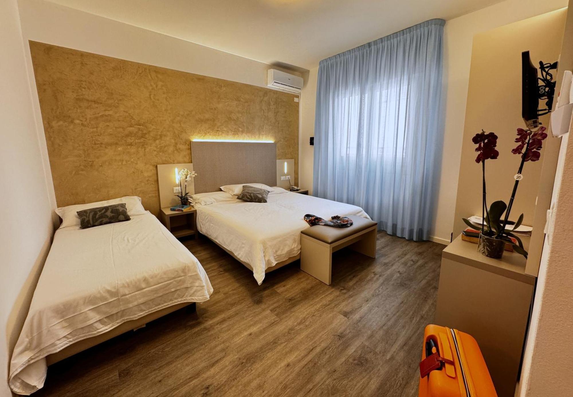 Hotel Etna Caorle Exterior photo