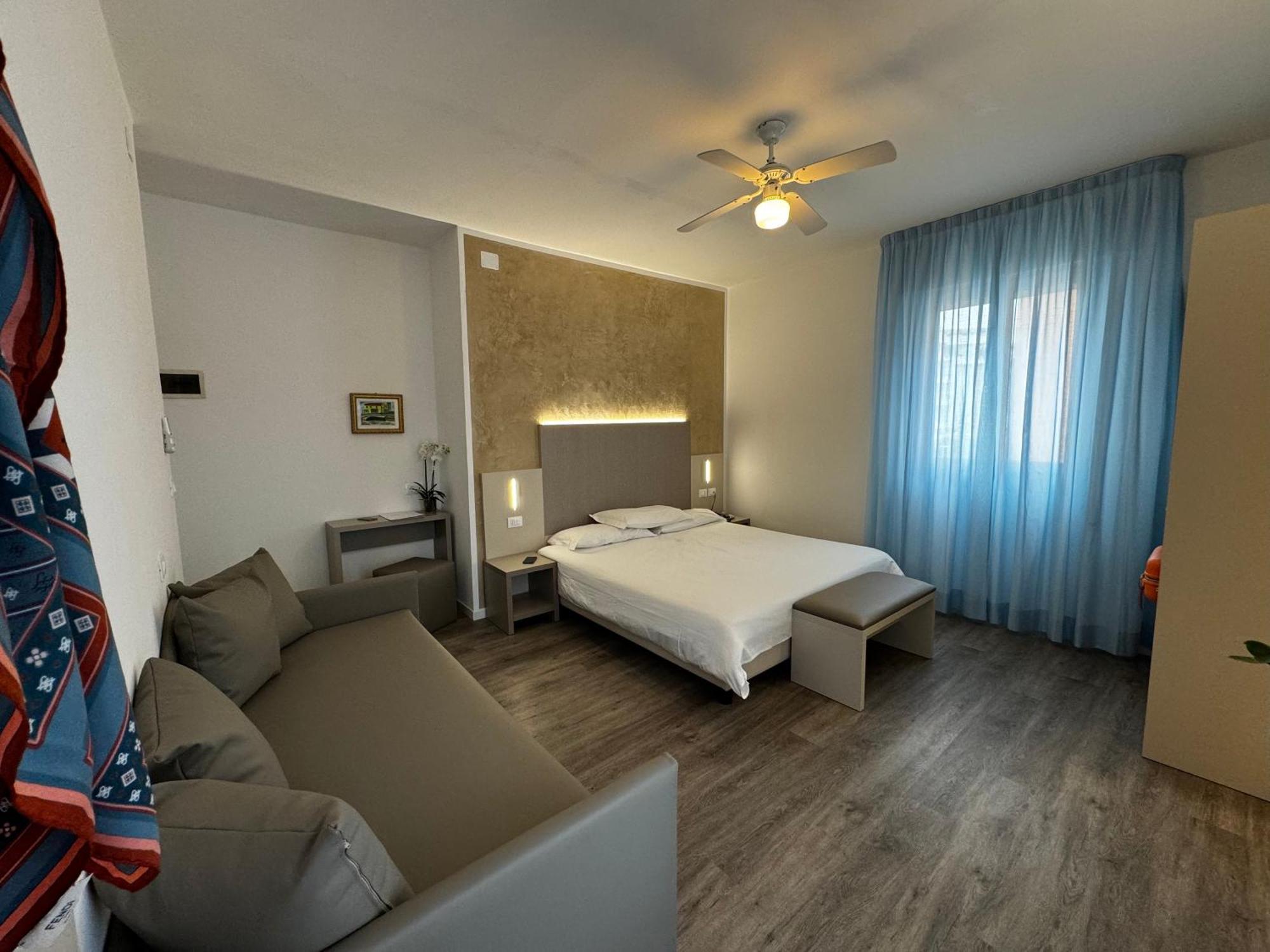 Hotel Etna Caorle Exterior photo